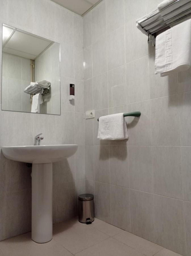Hostal Brin Monreal del Campo Luaran gambar